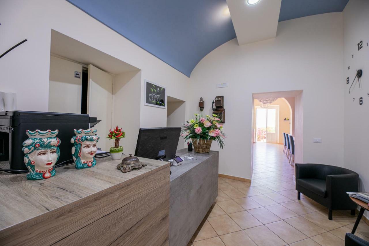 Trigona Garden Suite Noto Ngoại thất bức ảnh