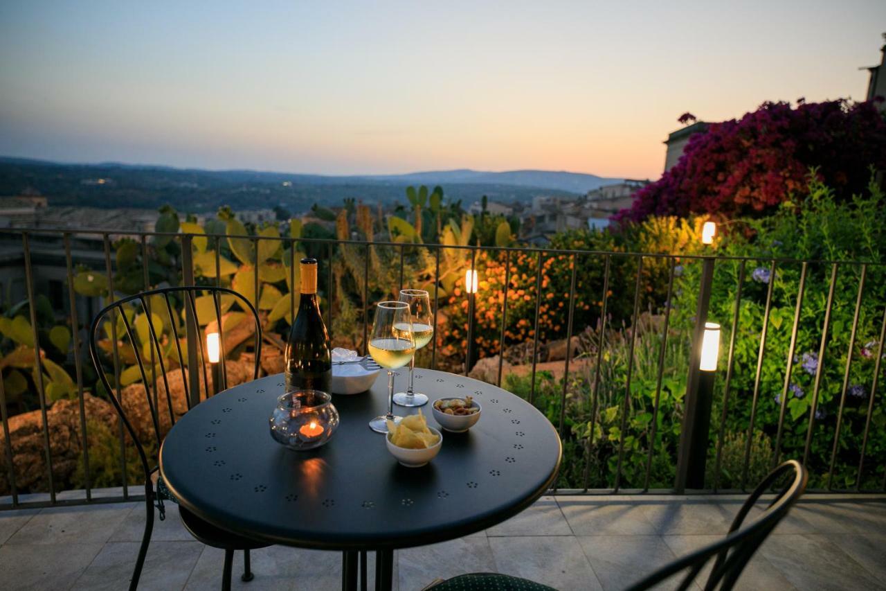 Trigona Garden Suite Noto Ngoại thất bức ảnh